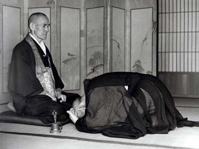 Photo of Roshi Kapleau prostrating before Yasutani Roshi